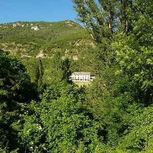 https://hotel-restaurant-des-gorges-au-viaduc.midi-pyreneeshotels.com